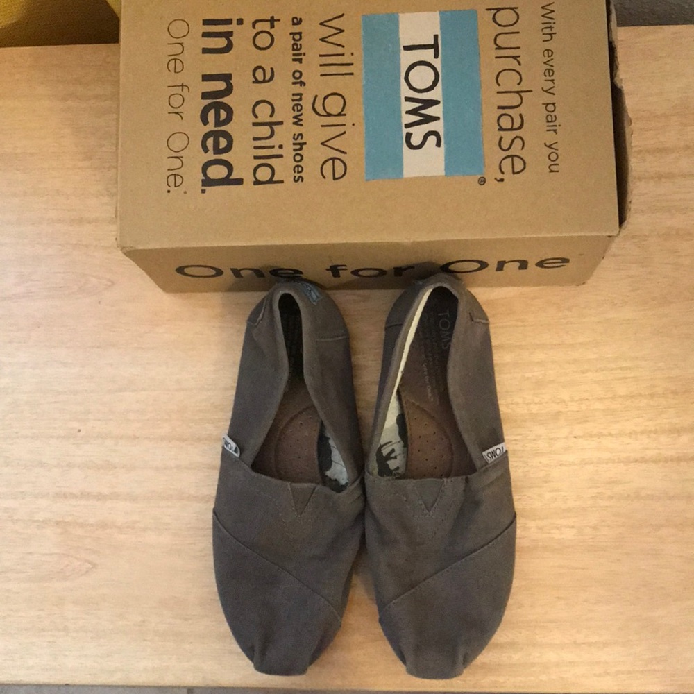 TOMS Slip on shoe